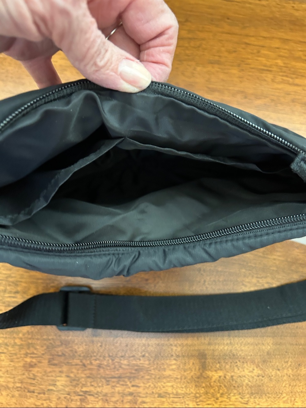 NEW Black Sling Shoulder Bag - Picture 4 of 5